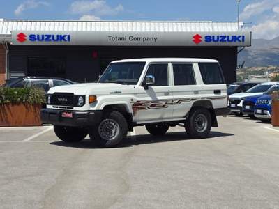 Toyota Land Cruiser GRJ 76 LX 4.0 B 271CV V6  A/T M.Y. 2024 ORD. Bianco usata L'Aquila