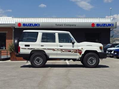 Toyota Land Cruiser GRJ 76 LX 4.0 B 271CV V6  A/T M.Y. 2024 ORD. Bianco usata L'Aquila