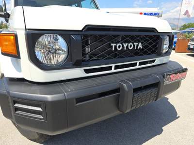 Toyota Land Cruiser GRJ 76 LX 4.0 B 271CV V6  A/T M.Y. 2024 ORD. Bianco usata L'Aquila