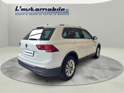 Volkswagen Tiguan 2.0 TDI 150 CV SCR DSG Life Bianco usata Ghedi