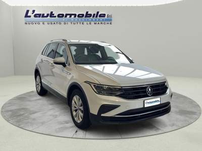 Volkswagen Tiguan 2.0 TDI 150 CV SCR DSG Life Bianco usata Ghedi