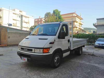 Iveco Daily 29L10 2.3 Hpi TDI PM Cabinato Bianco usata Brolo