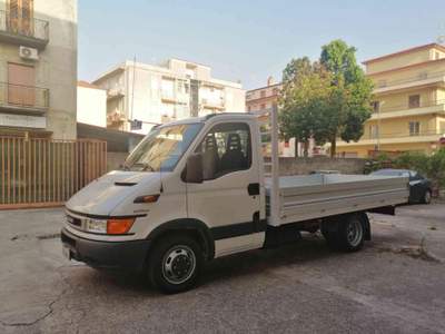 Iveco Daily 29L10 2.3 Hpi TDI PM Cabinato Bianco usata Brolo