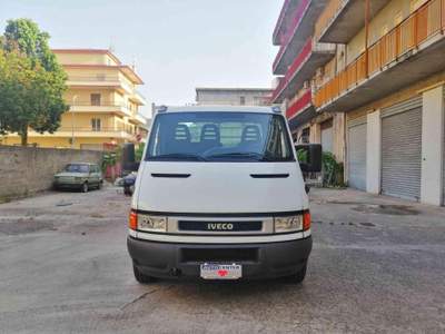Iveco Daily 29L10 2.3 Hpi TDI PM Cabinato Bianco usata Brolo