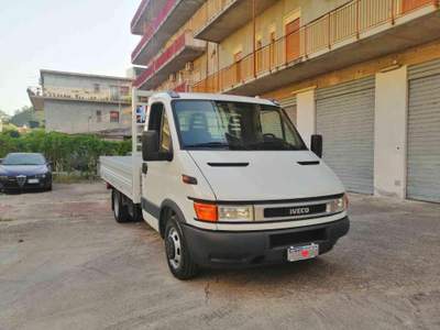 Iveco Daily 29L10 2.3 Hpi TDI PM Cabinato Bianco usata Brolo