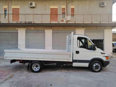 Iveco Daily 29L10 2.3 Hpi TDI PM Cabinato Bianco usata Brolo