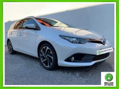 Toyota Auris 1.6 D-4D Lounge/TELECAMERA POSTERIORE Bianco usata Feltre