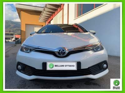 Toyota Auris 1.6 D-4D Lounge/TELECAMERA POSTERIORE Bianco usata Feltre