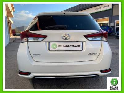 Toyota Auris 1.6 D-4D Lounge/TELECAMERA POSTERIORE Bianco usata Feltre
