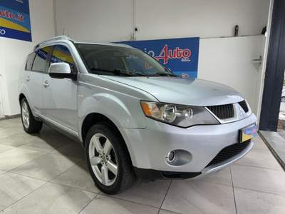 Mitsubishi Outlander 2.0 DI-D Instyle 7 p.ti DPF 7 POSTI Argento usata ADRANO