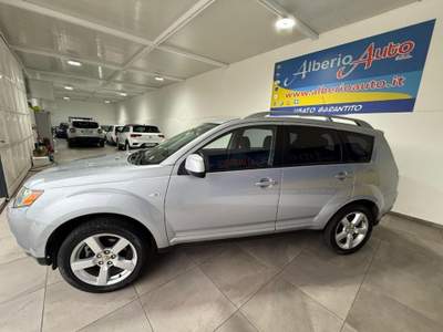 Mitsubishi Outlander 2.0 DI-D Instyle 7 p.ti DPF 7 POSTI Argento usata ADRANO