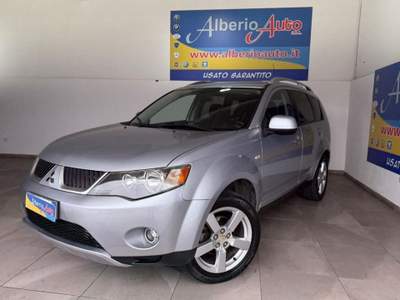 Mitsubishi Outlander 2.0 DI-D Instyle 7 p.ti DPF 7 POSTI Argento usata ADRANO
