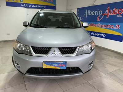 Mitsubishi Outlander 2.0 DI-D Instyle 7 p.ti DPF 7 POSTI Argento usata ADRANO