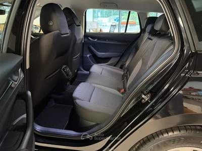 Skoda Octavia 2.0 TDI DSG Selection LED ACC DAB+ Smart Link Nero usata Chiusa