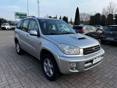 Toyota RAV4 2.0 D-4D 5/P 4X4 SI A NEOPATENTATI Argento usata Zugliano