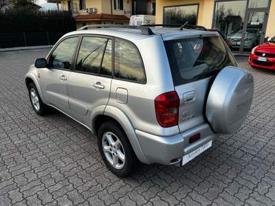 Toyota RAV4 2.0 D-4D 5/P 4X4 SI A NEOPATENTATI Argento usata Zugliano