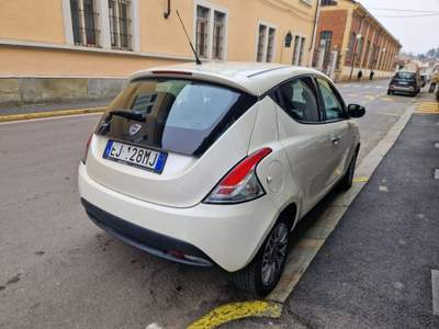 Lancia Ypsilon 1.3 MJT 16V 95 CV 5p. S&S Gold usata Bra
