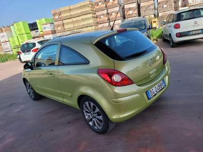 Opel Corsa 1.2 16V 3 porte Club Verde usata Quarto