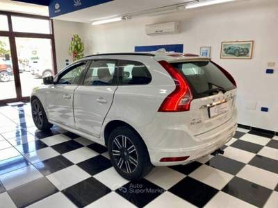 Volvo XC60 2.0 d3 Momentum 150cv geartronic Bianco usata Paola