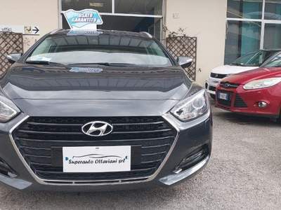 Hyundai i40 Wagon 1.7 CRDi 141 CV 7DCT Business DISABILI Grigio usata Urbino