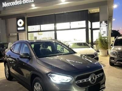 Mercedes-Benz GLA 200 d Automatic Business Grigio usata Lucugnano