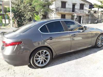 Alfa Romeo Giulia Giulia 2.2 t  Sport Launch Edition 180cv auto Grigio usata Firenze