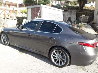 Alfa Romeo Giulia Giulia 2.2 t  Sport Launch Edition 180cv auto Grigio usata Firenze