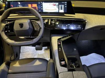 Peugeot 3008 Hybrid 136 e-DCS6 Allure Navigazione Panoramica Nero usata Melegnano