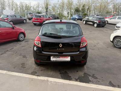 Renault Clio 1.2 16V 5 porte GPL Yahoo! Nero usata Giugliano in Campania