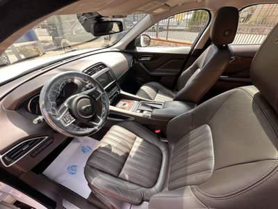 Jaguar F-Pace 2.0 D 180 CV AWD aut. Portfolio MY 2019 Bianco usata Acquasparta