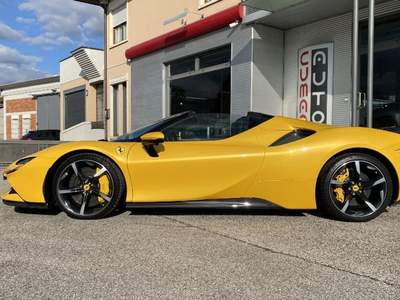 Ferrari SF90 Spider ASSETTO FIORANO Giallo usata Marostica