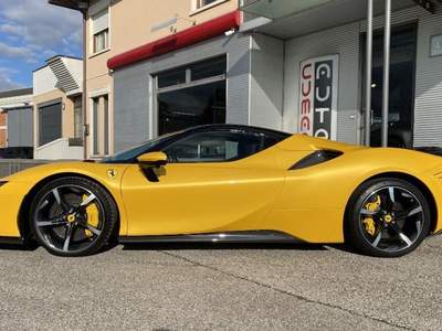 Ferrari SF90 Spider ASSETTO FIORANO Giallo usata Marostica