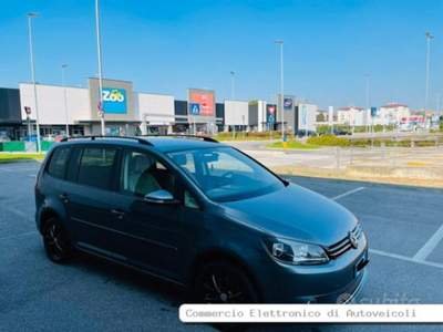 Volkswagen Touran 1.4 16V TSI 150CV Highline Ecofuel usata Sesto ed Uniti