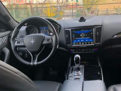 Maserati Levante Granlusso Nero usata Castel di Sangro