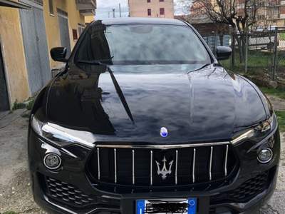 Maserati Levante Granlusso Nero usata Castel di Sangro