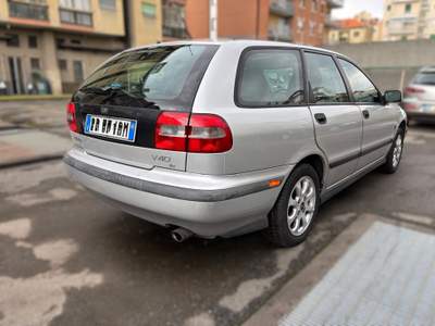 Volvo V40 1.6 BENZINA UNICO PROPRIETARIO Argento usata Rivoli
