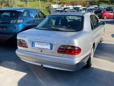 Mercedes-Benz Classe E E 220 td cdi Elegance Argento usata Gioia Sannitica