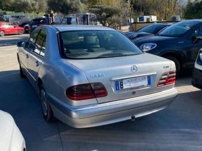 Mercedes-Benz Classe E E 220 td cdi Elegance Argento usata Gioia Sannitica