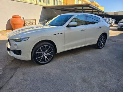 Maserati Levante V6 Diesel 275 CV AWD Bianco usata Afragola