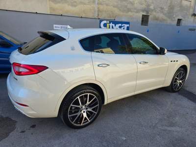 Maserati Levante V6 Diesel 275 CV AWD Bianco usata Afragola