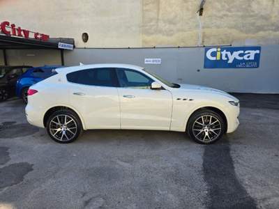 Maserati Levante V6 Diesel 275 CV AWD Bianco usata Afragola