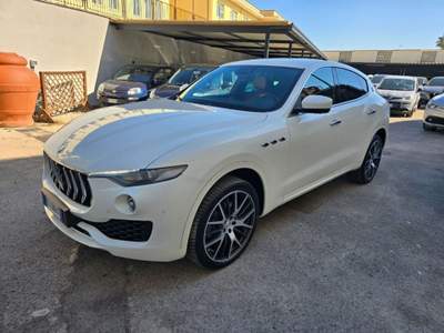 Maserati Levante V6 Diesel 275 CV AWD Bianco usata Afragola