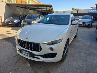 Maserati Levante V6 Diesel 275 CV AWD Bianco usata Afragola