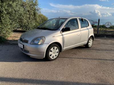 Toyota Yaris Yaris 5p 1.0 Sol Argento usata SAN GREGORIO DI CATANIA