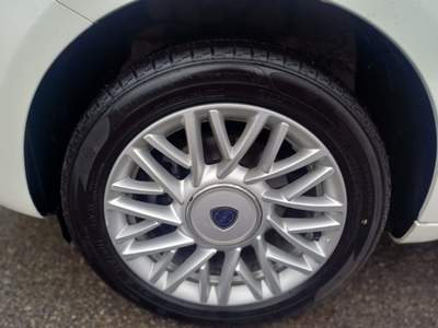 Lancia Ypsilon 0.9 TwinAir 85 CV 5 porte S&S DFN Platinum Bianco usata ALBANO SANT'ALESSANDRO