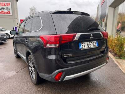 Mitsubishi Outlander 2.2 DI-D 2WD Insport 7p. Nero usata Scarperia e San Piero
