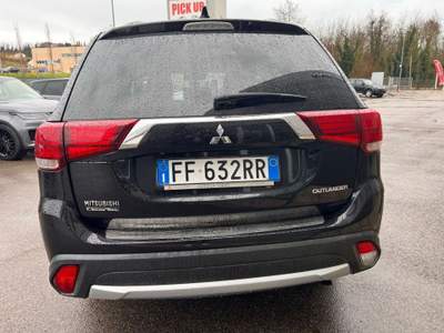 Mitsubishi Outlander 2.2 DI-D 2WD Insport 7p. Nero usata Scarperia e San Piero