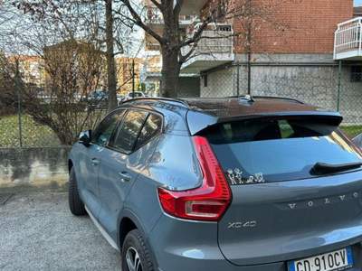 Volvo XC40 B5 AWD GEARTRONIC 250 cv R-DESIGN Grigio usata Bra