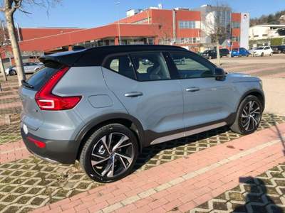 Volvo XC40 B5 AWD GEARTRONIC 250 cv R-DESIGN Grigio usata Bra