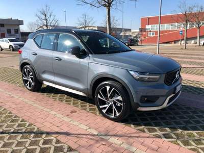 Volvo XC40 B5 AWD GEARTRONIC 250 cv R-DESIGN Grigio usata Bra